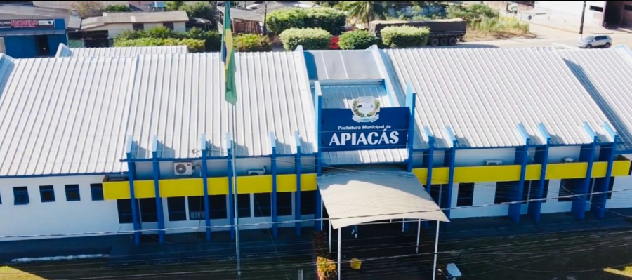 Prefeito Júlio César sanciona leis que garantem reajuste do piso salarial dos professores da rede municipal de Apiacás